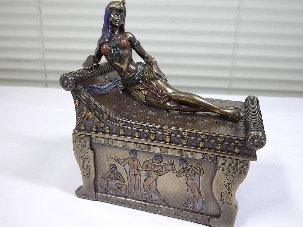 ヴェロネーゼ Veronese フィギュア 王棺に横たわるクレオパトラ