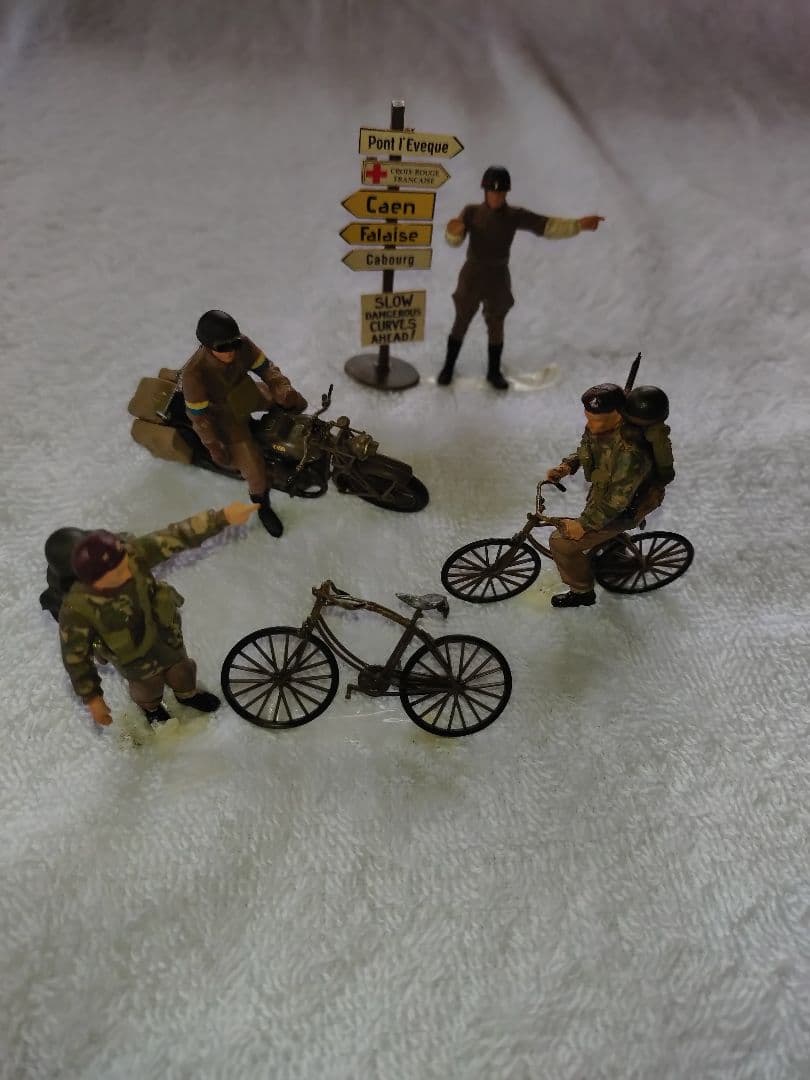新春セール！ジオラマフランス戦線での英軍車両とバイクフィギュアセット バイシクル