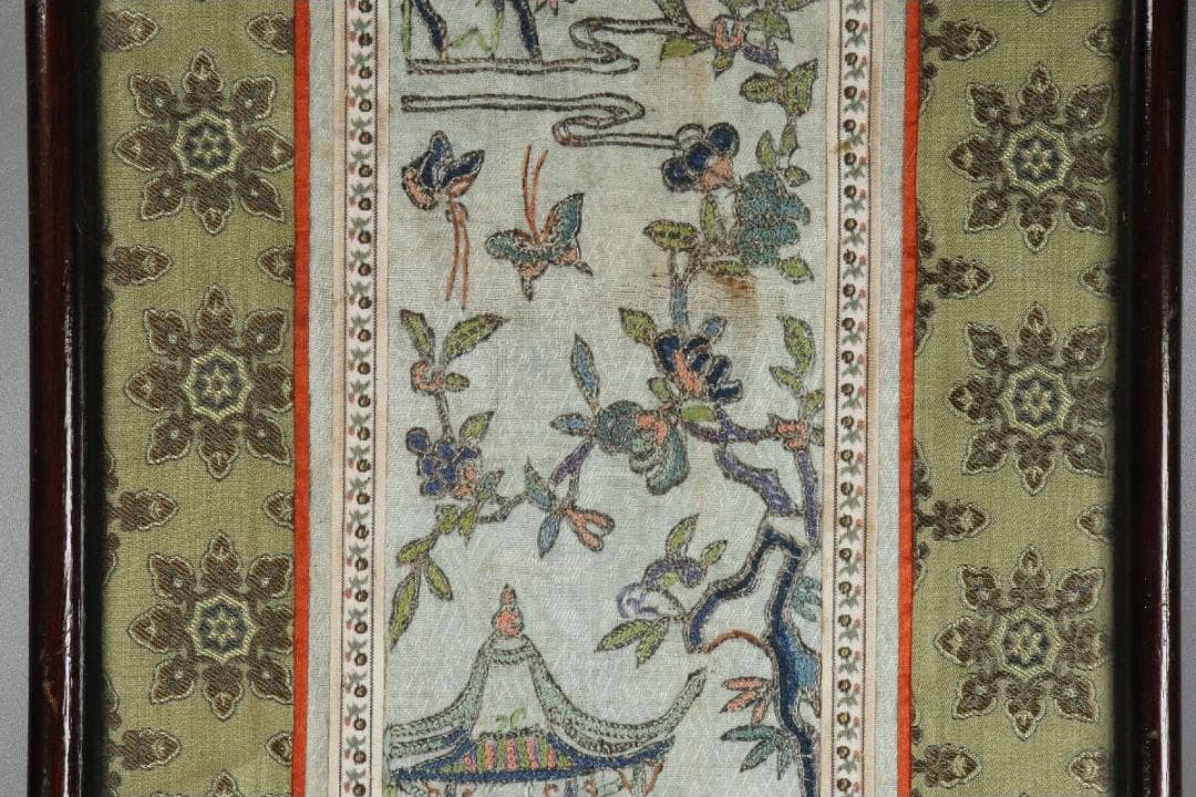 【珍】　★ 額装 亭台仕女図繍片 ★　民国時期　刺繍 仕女紋 亭台紋　民間織繍