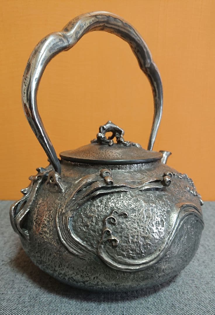 波地紋砂鉄鉄瓶　般若保