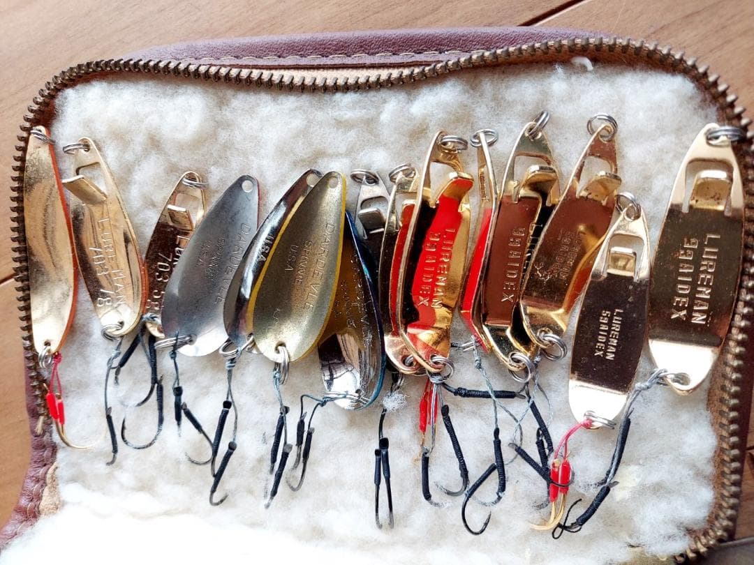 イギリス 英国 バブアー フライワレット 革製とスプーンルアー15個のセット