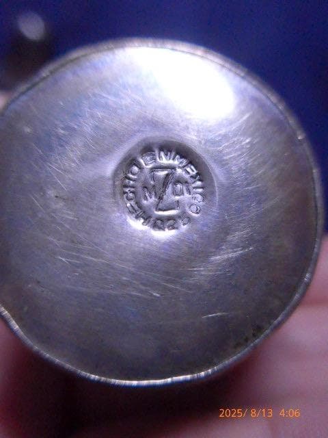 アンティーク　メキシコの銀925刻印のソルト＆ペッパーです　模様の透かし彫り