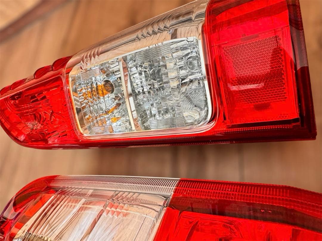 【送料込み】新車取り外し ハイエース200kテールレンズ 左右セット