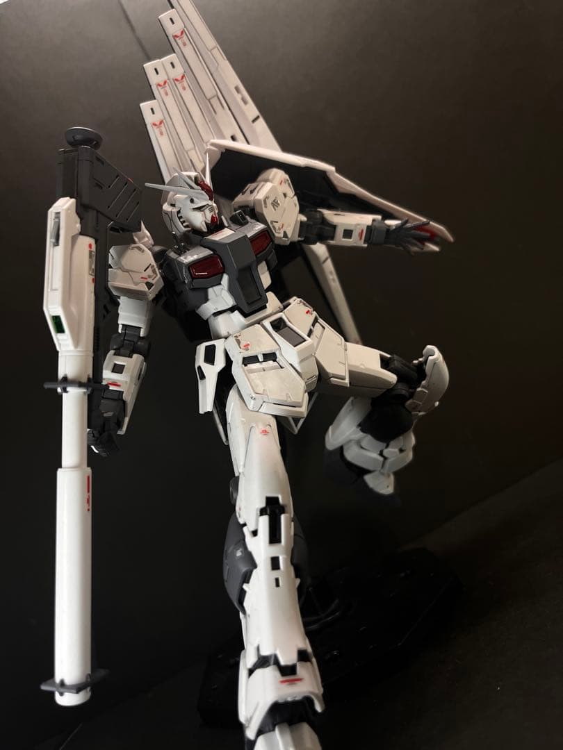 ガンプラ全塗装完成品　RG νガンダム　ファーストロットカラー