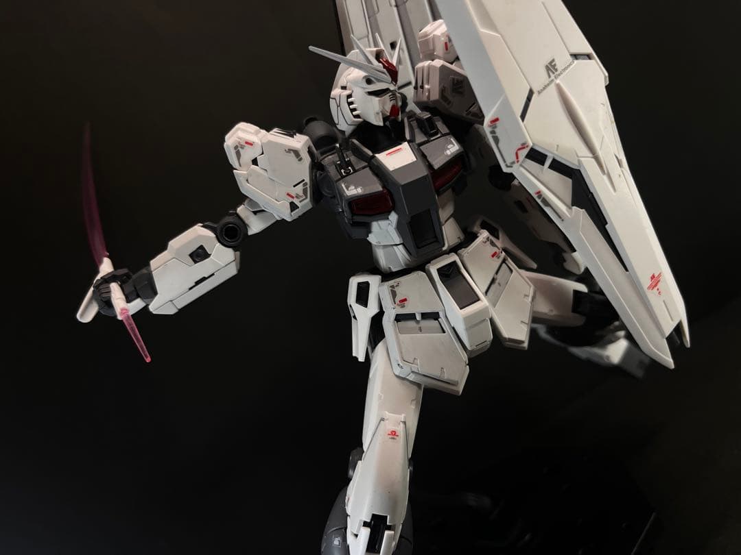 ガンプラ全塗装完成品　RG νガンダム　ファーストロットカラー