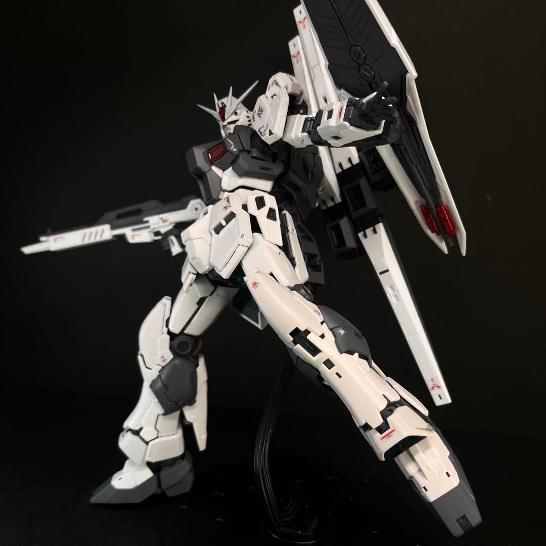 ガンプラ全塗装完成品　RG νガンダム　ファーストロットカラー