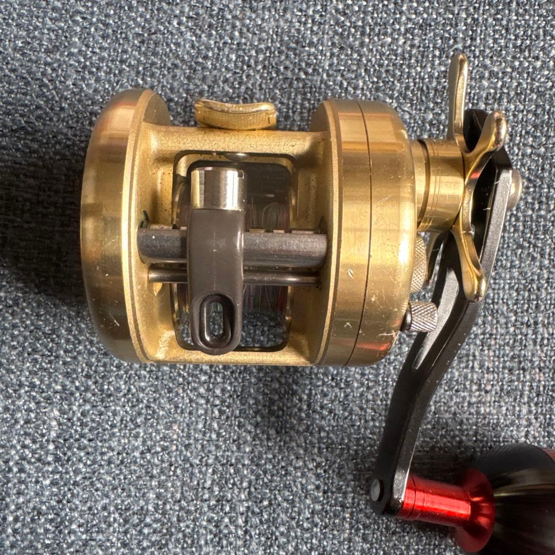 SHIMANO100xtベイトリール ゴールド 赤色ハンドル