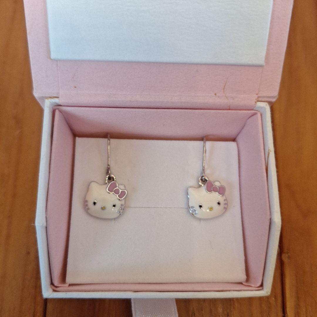 ハローキティ ピアス オリジナルボックス付き　日本限定