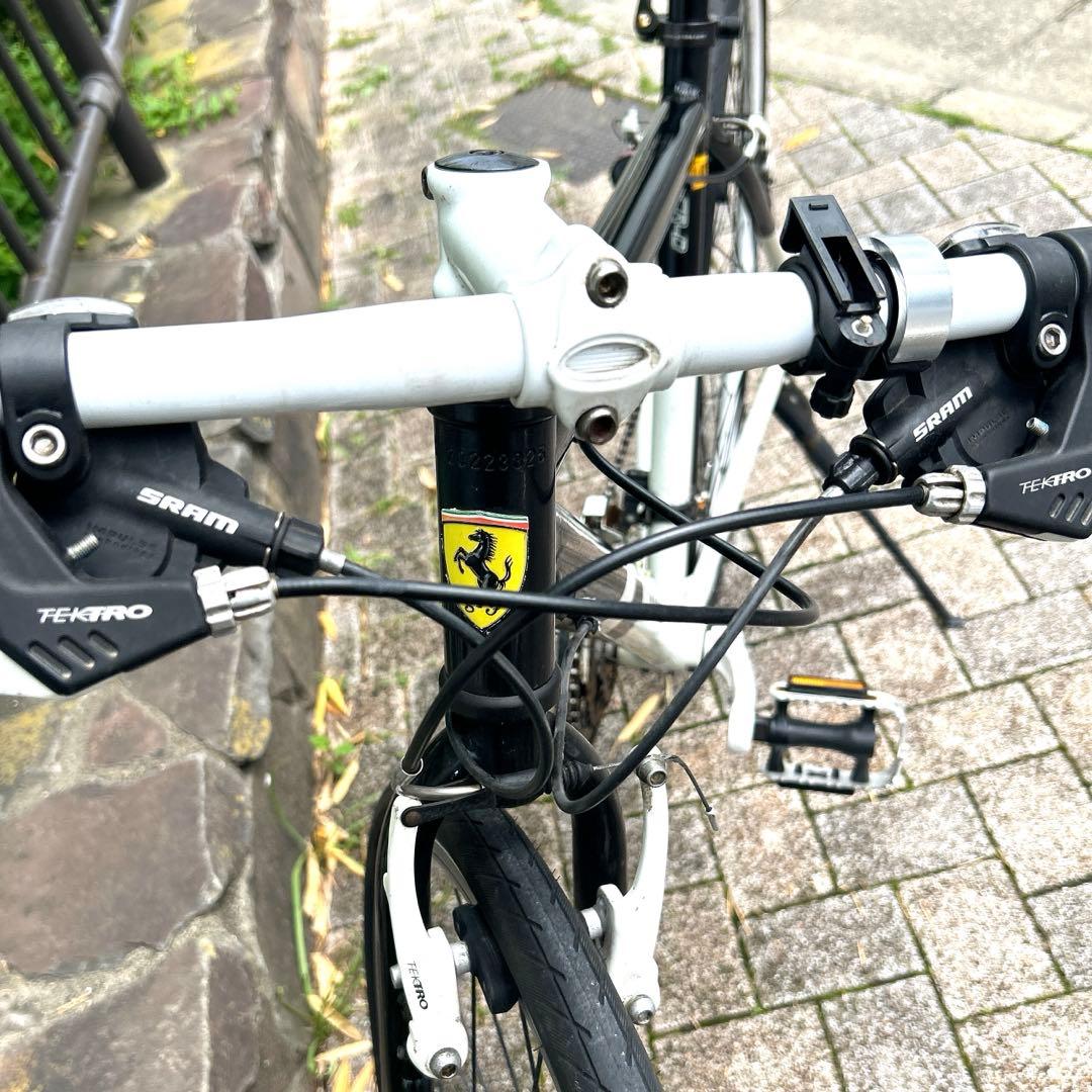 クロスバイク　ホワイト／ブラック　フェラーリ