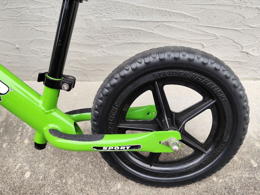 膝当て肘当て付き　STRIDER緑　12インチ