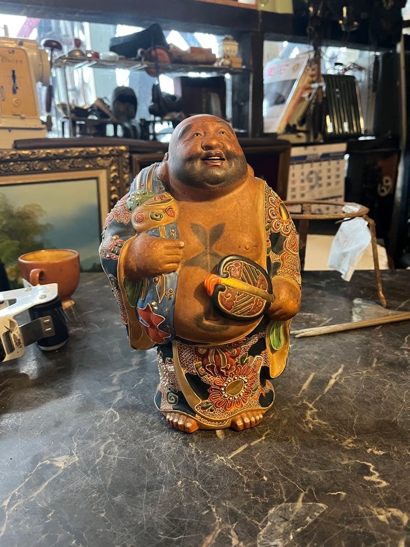 九谷焼布袋様 、明治期九谷焼 、九谷焼の布袋様の置物です。