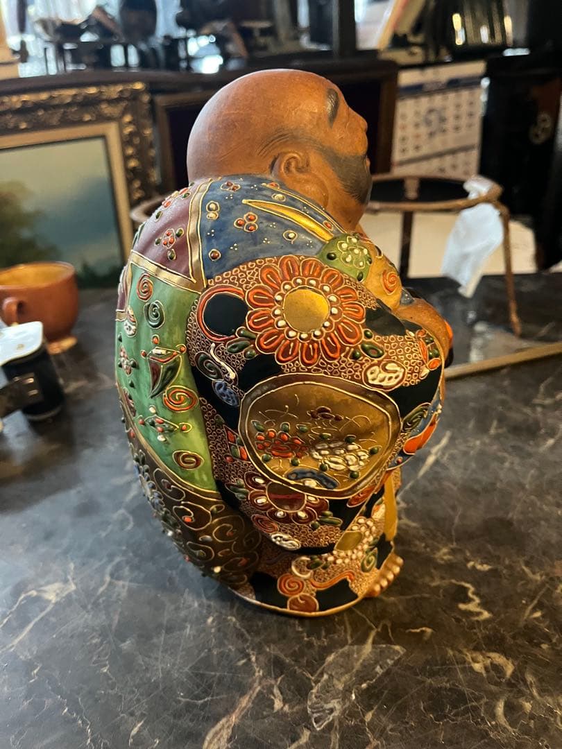 九谷焼布袋様 、明治期九谷焼 、九谷焼の布袋様の置物です。