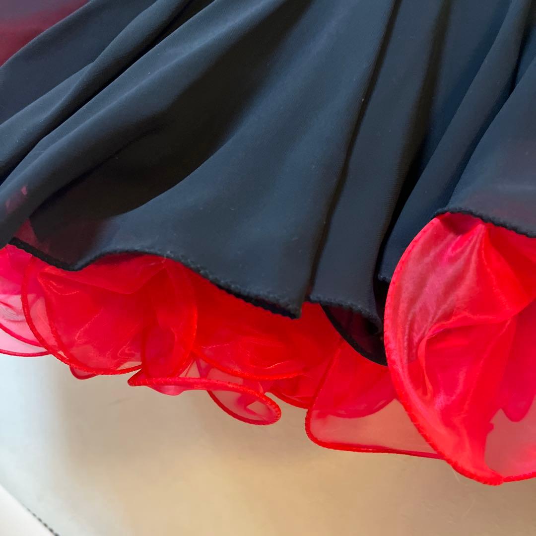 社交ダンス　スタンダード 黒と赤の鮮やかなドレス