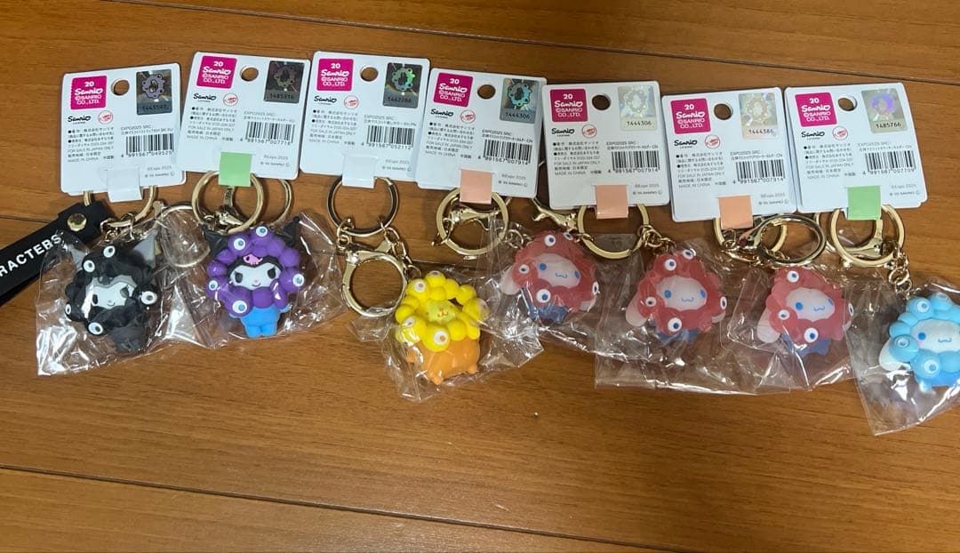 【新品・未開封】 ミャクミャク サンリオ キーホルダー