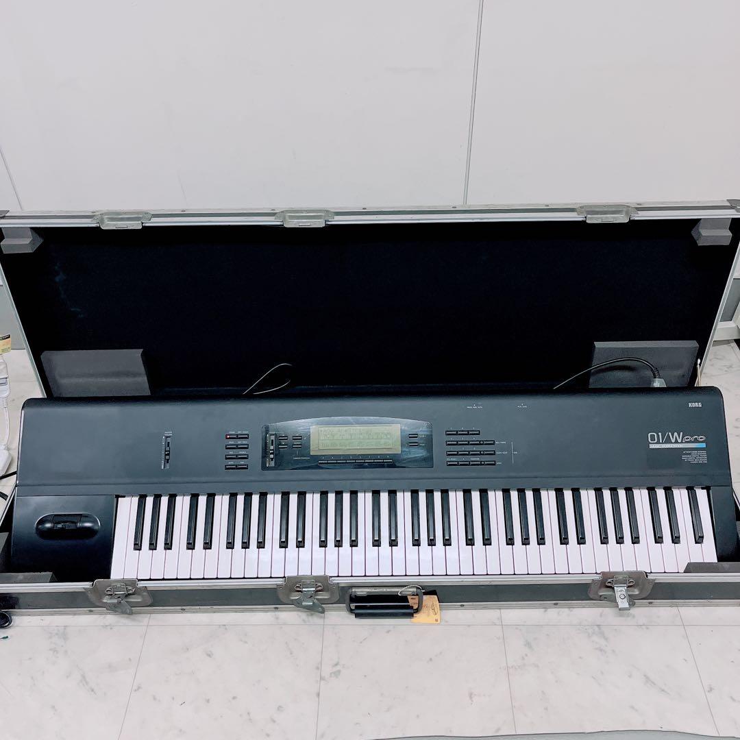 KORG コルグ　シンセサイザー　01/W pro ハードケース付き　N1438