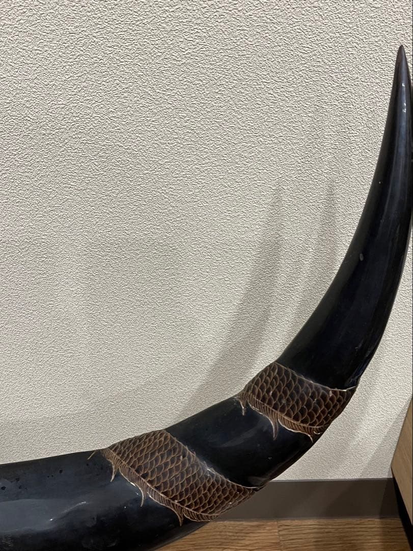 【送料込み】水牛の角　縁起物　骨董品　彫刻品　インテリア　アンティーク　芸術品