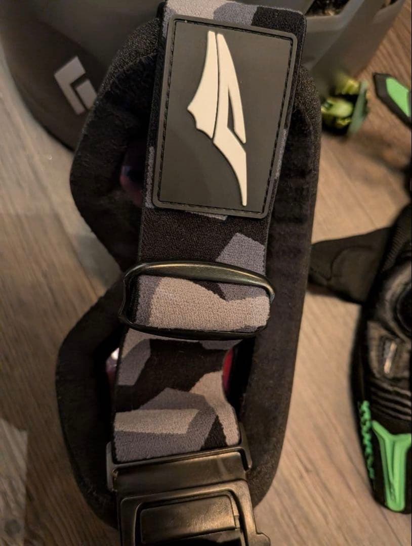 スキー　アイテム、ヘルメット、ゴーグル、グローブセット