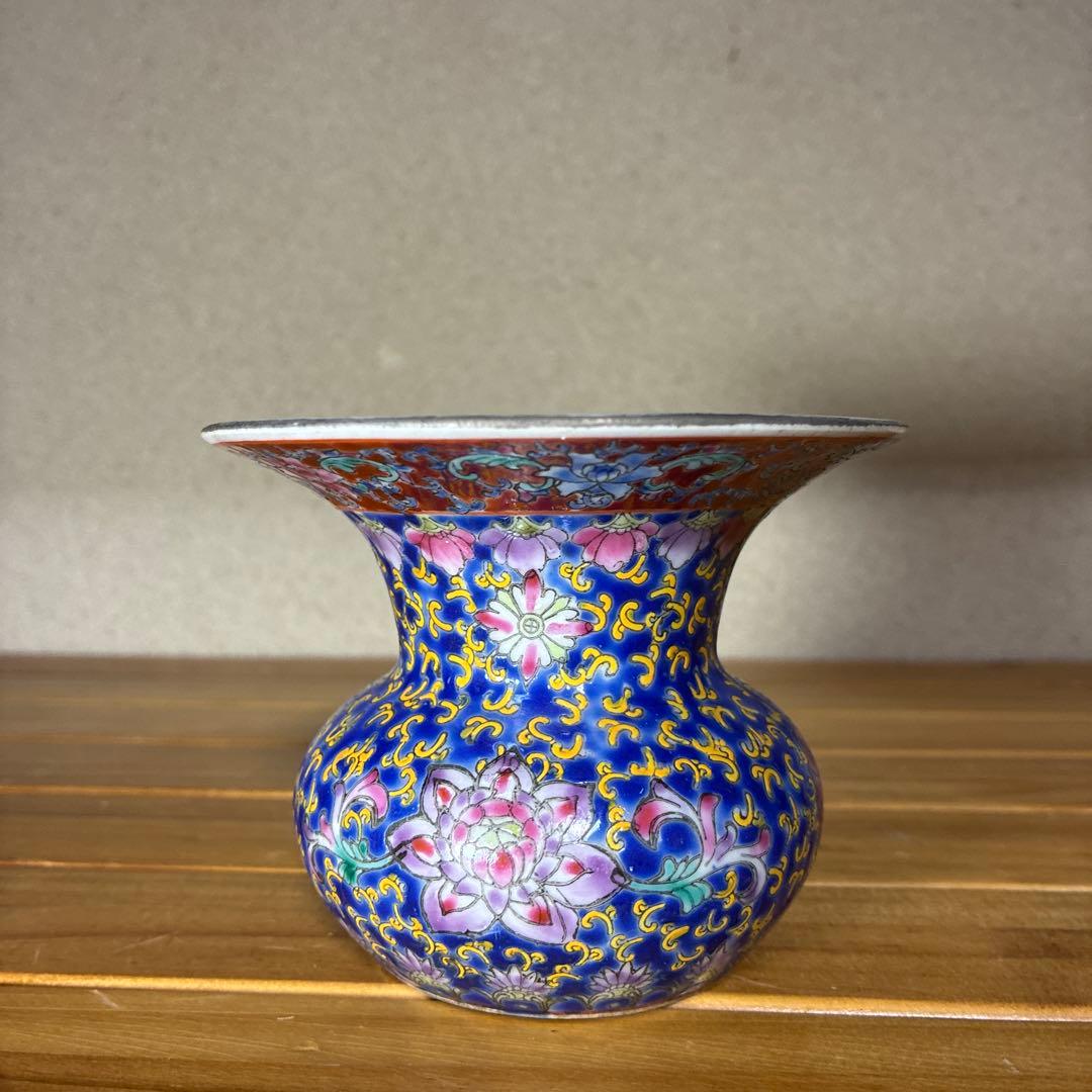 大清乾隆年製　花模様 磁器