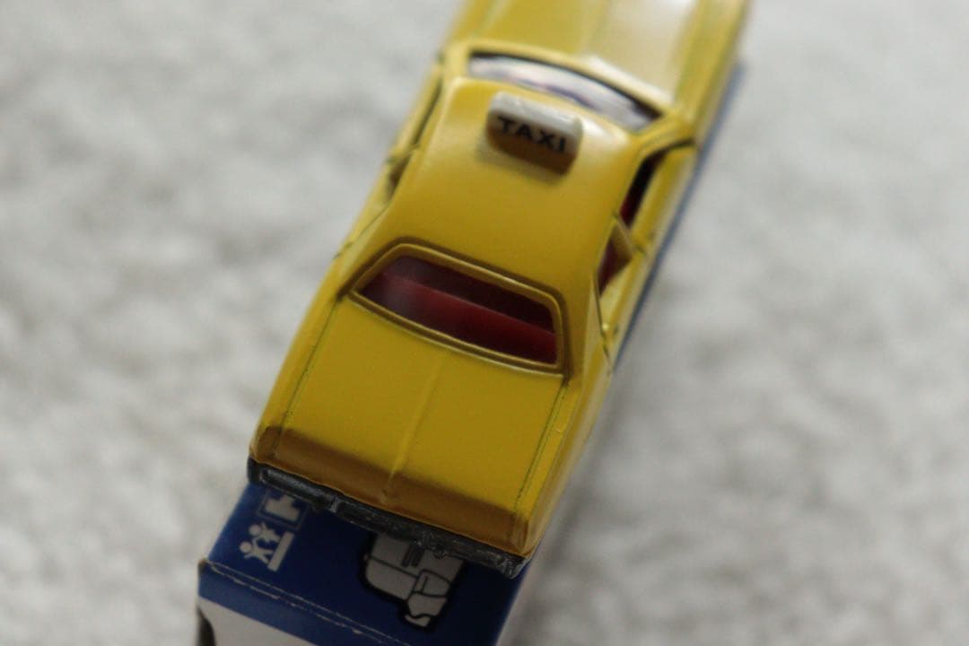 ダッジコロネット　カスタム　タクシー　日本製　トミカ　F18 青箱