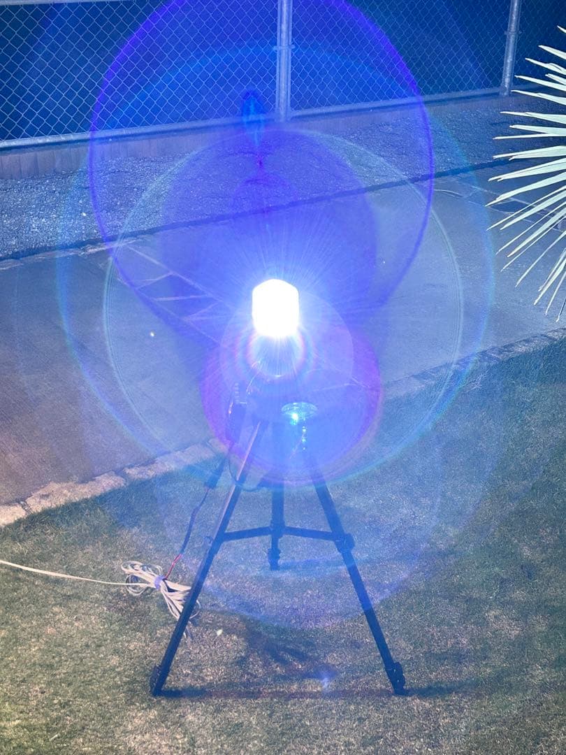 灯火採集　三脚型　ライトトラップ　HID 100w 紫外線放出加工済