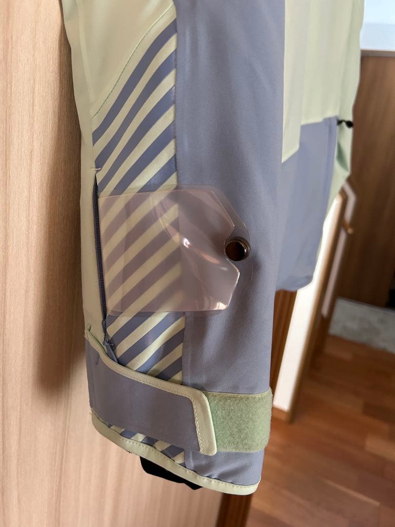 オンヨネ　スキーウェア　デモアウタージャケット　ライムxブルー