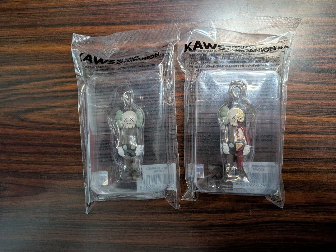 KAWS COMPANION キーホルダー 2個セット