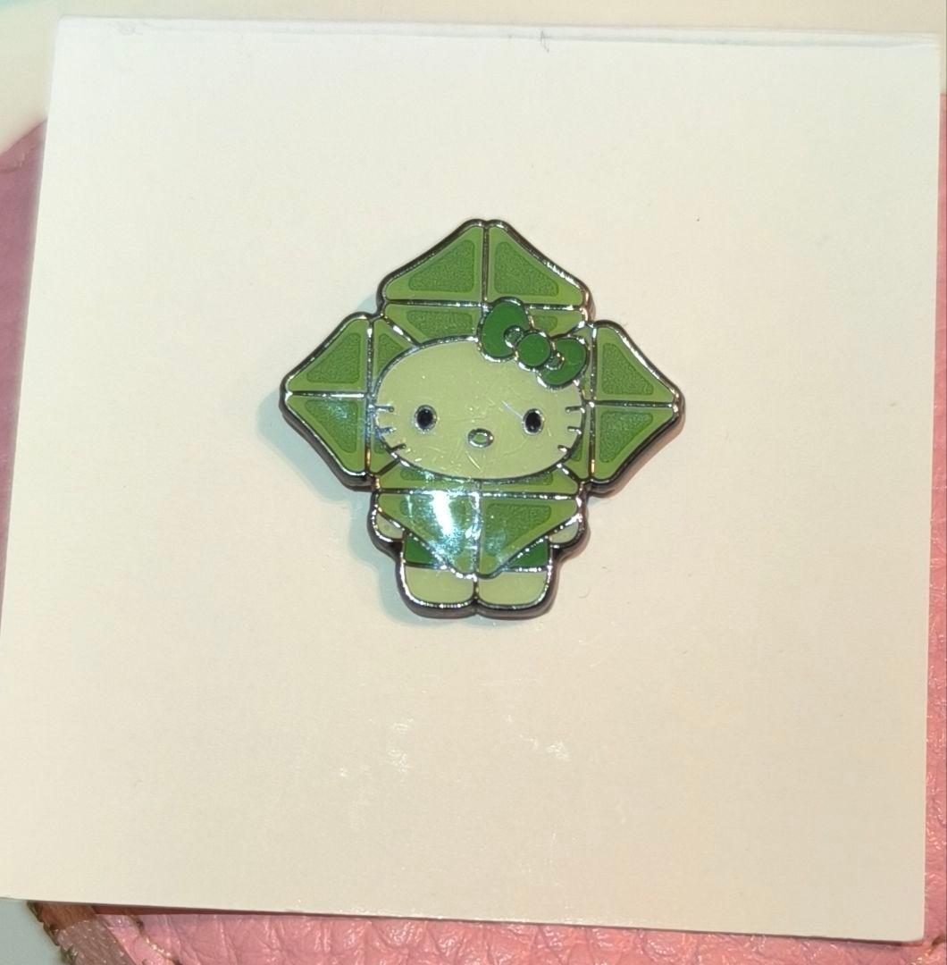 万博ハローキティピンバッジ