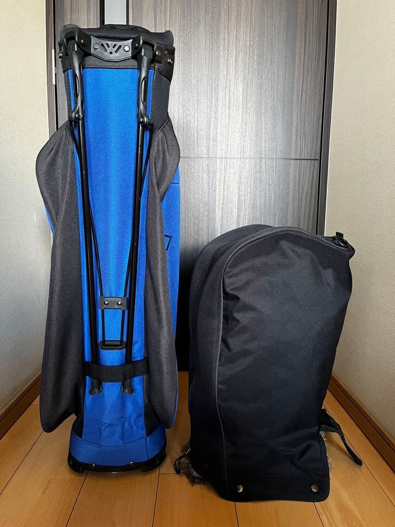 人気　超美品　デサントゴルフ スタンド型キャディバッグ 軽量2.6kg8.5型