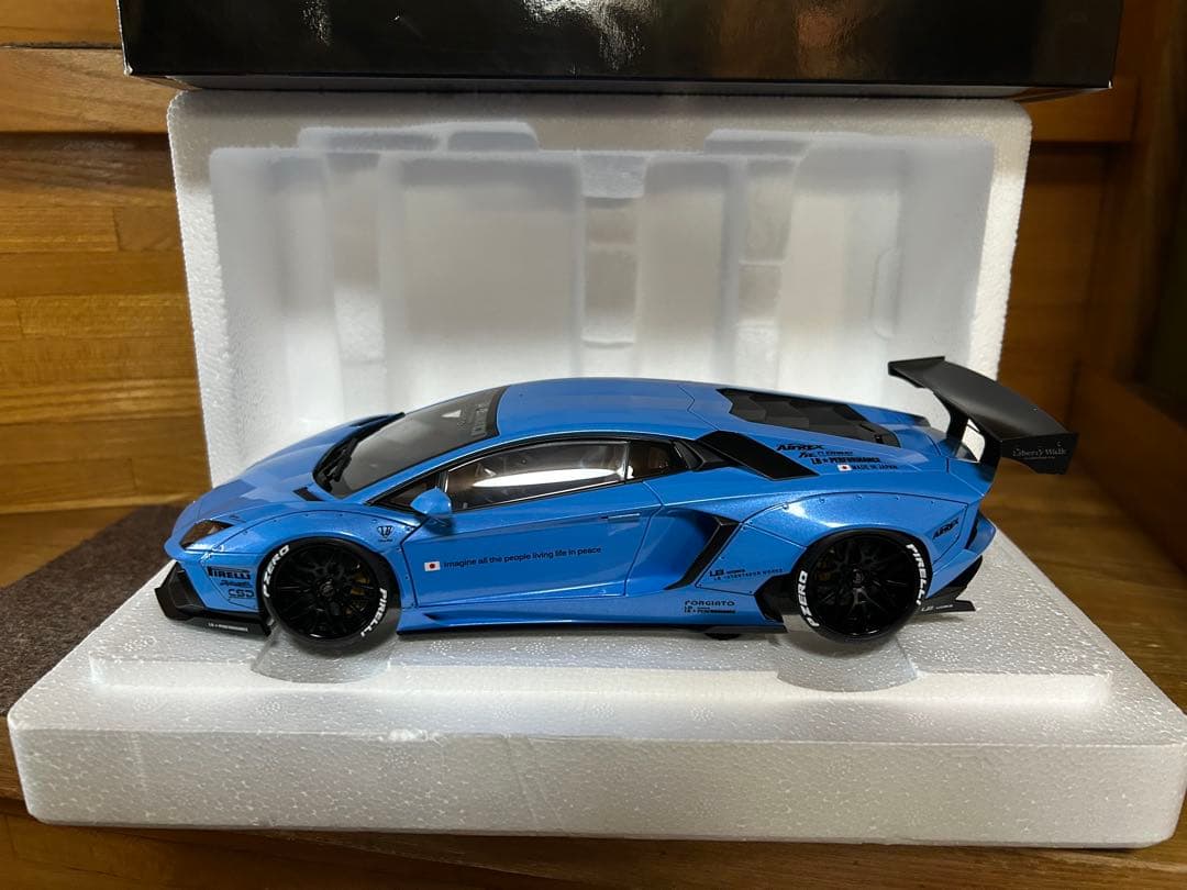 AUTO ART lbwkランボルギーニ アヴェンタドール ミニカー1/18