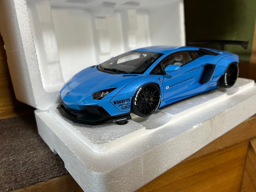AUTO ART lbwkランボルギーニ アヴェンタドール ミニカー1/18