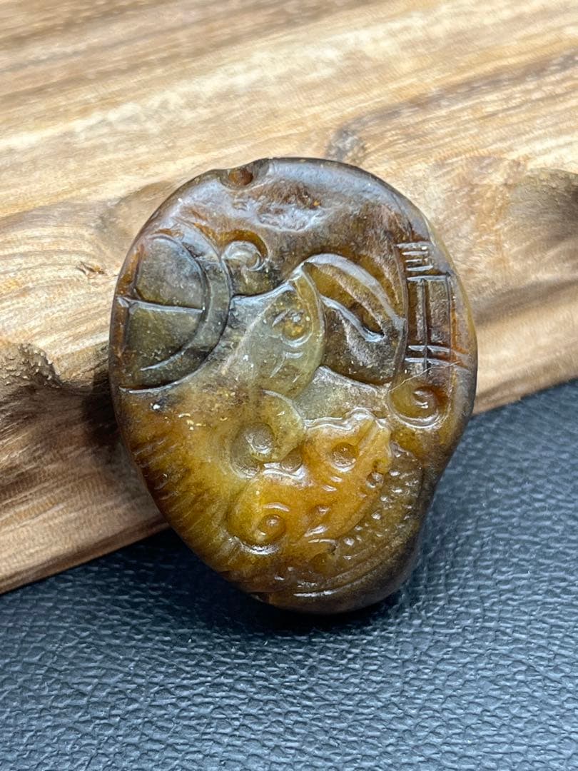 本物！貴重な手彫り和田玉ペンダント★籽料証明書つき
