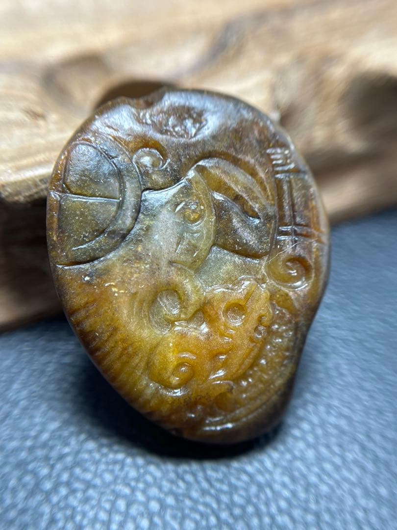 本物！貴重な手彫り和田玉ペンダント★籽料証明書つき