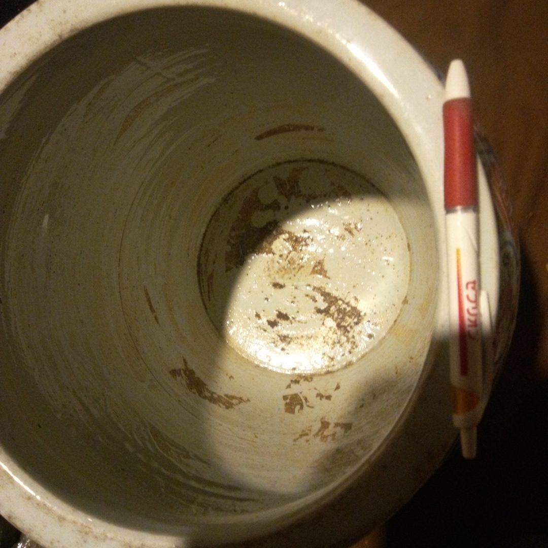 中国陶磁器　明萬歴赤絵　多色装飾の陶器の壺