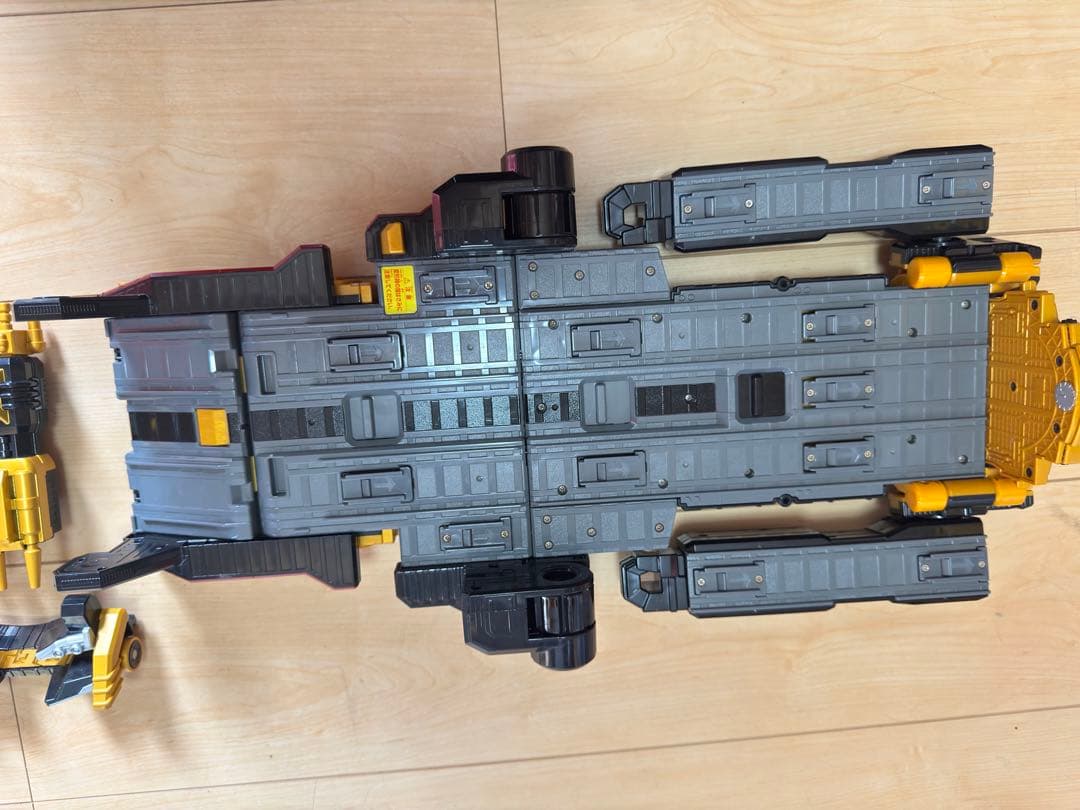 烈車戦隊　トッキュージャー　　最強合体　ビルドダイオー