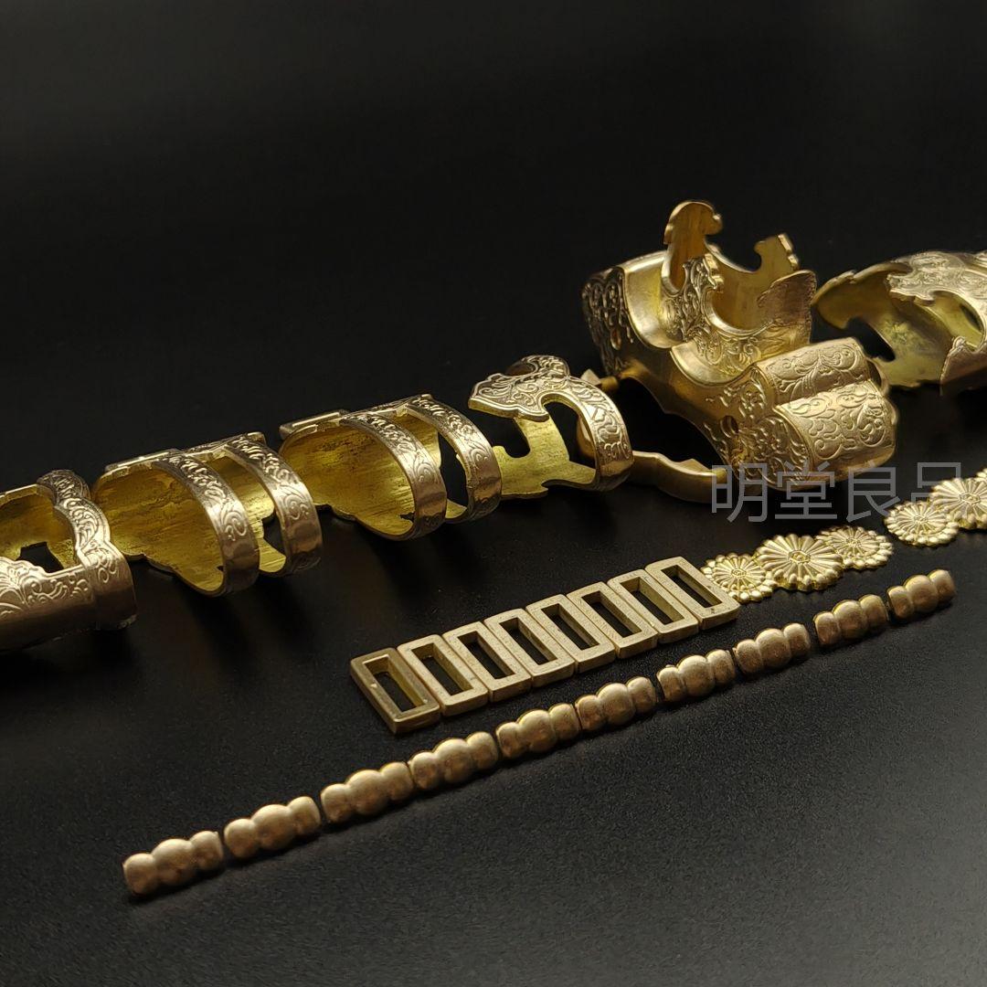 年末セール衛府の太刀金具　菊紋の図　切羽目釘鐺太刀拵鞘金具　金工品銅製　レア金具