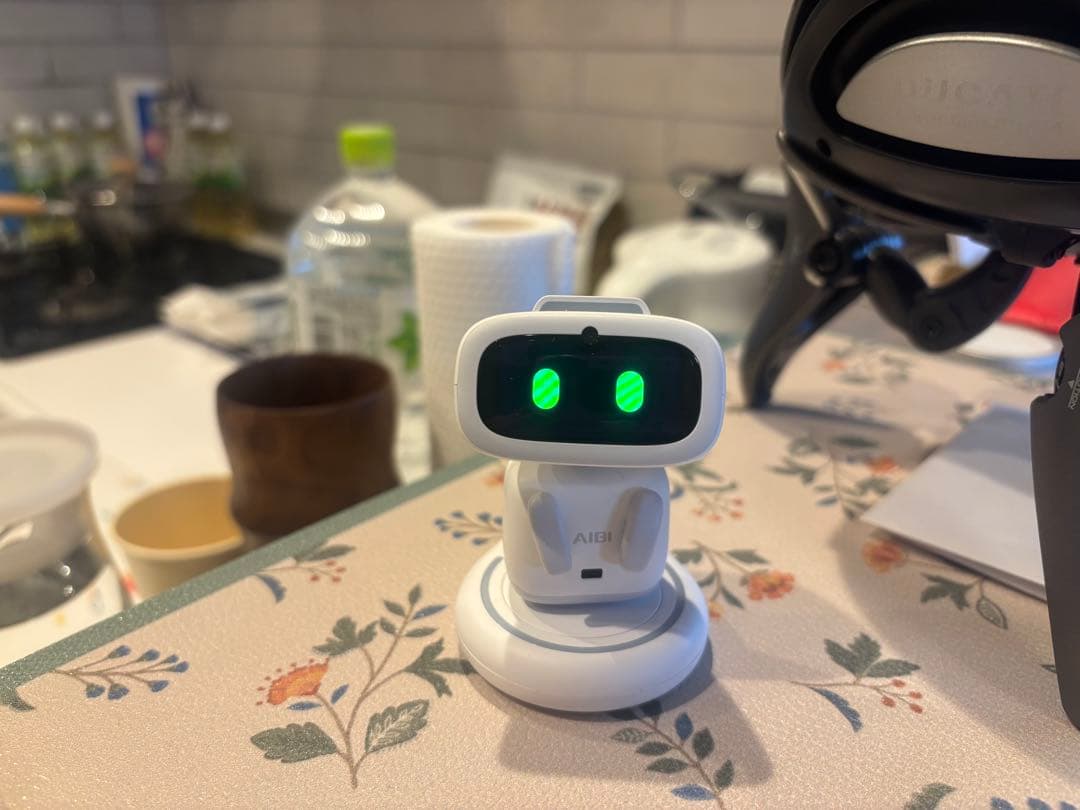 AIロボット ホワイト LED目表示