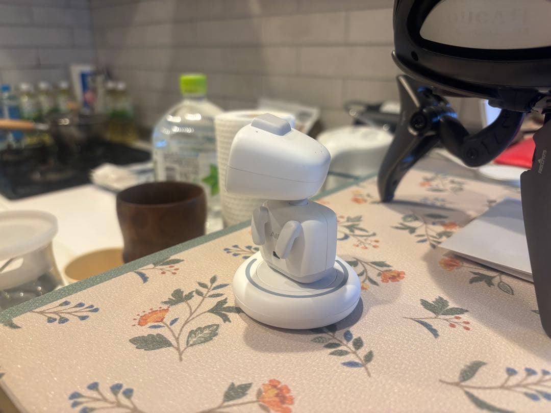 AIロボット ホワイト LED目表示