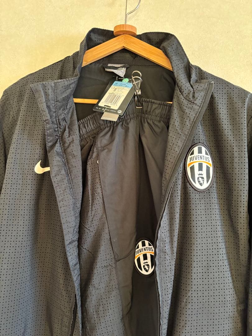 【新品】Juventus 黒 training suits(US size M)