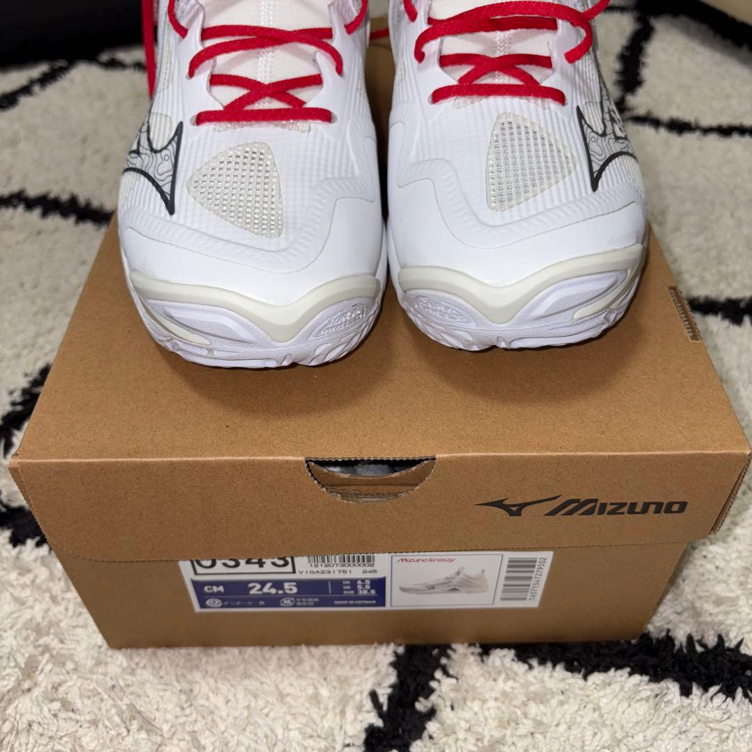 バレーボールシューズ　ミズノウェーブモーメンタム3mid 24.5