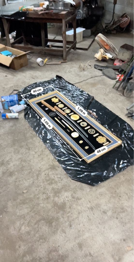 伝統的な日本の鍔と刀剣の装飾品