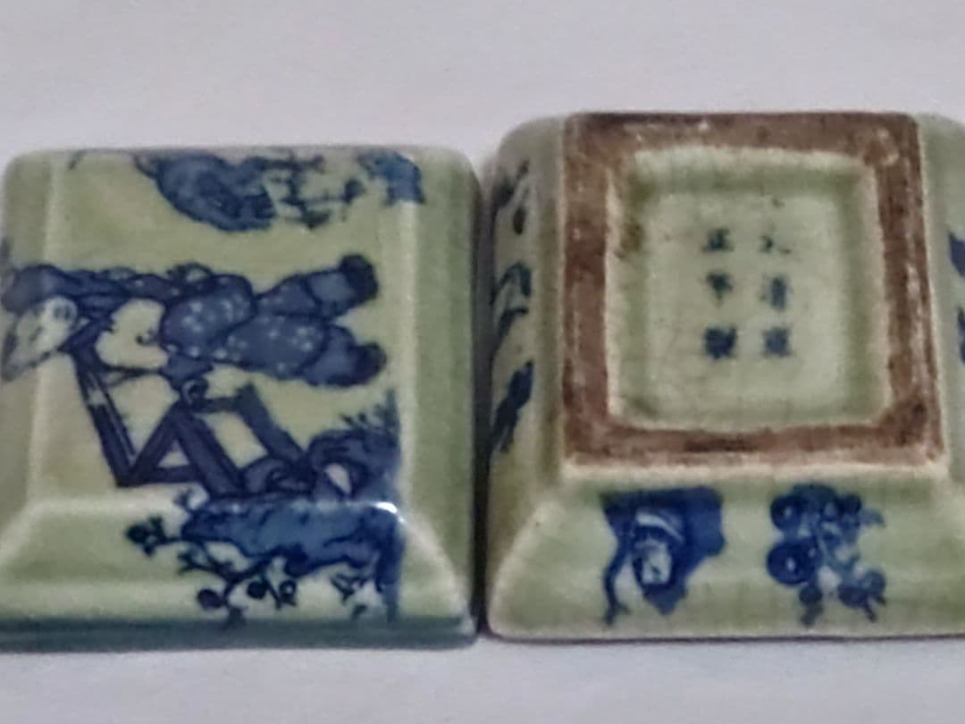 中国美術　古物　骨董　大清雍正年製　唐子文　　青磁染付　蓋物　香合？　春画