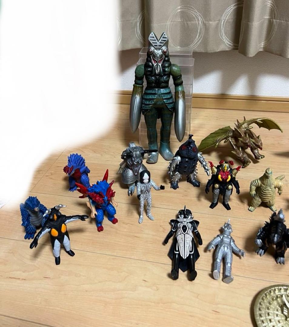 ウルトラマンソフビ、ガメラ、キングギドラ、バルタン星人カネゴン（レトロ）1989