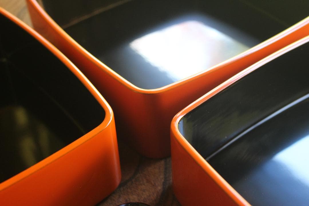 デッドストック！極上内黒朱漆の美しい胴張三段重（検輪島塗山中塗お重重箱