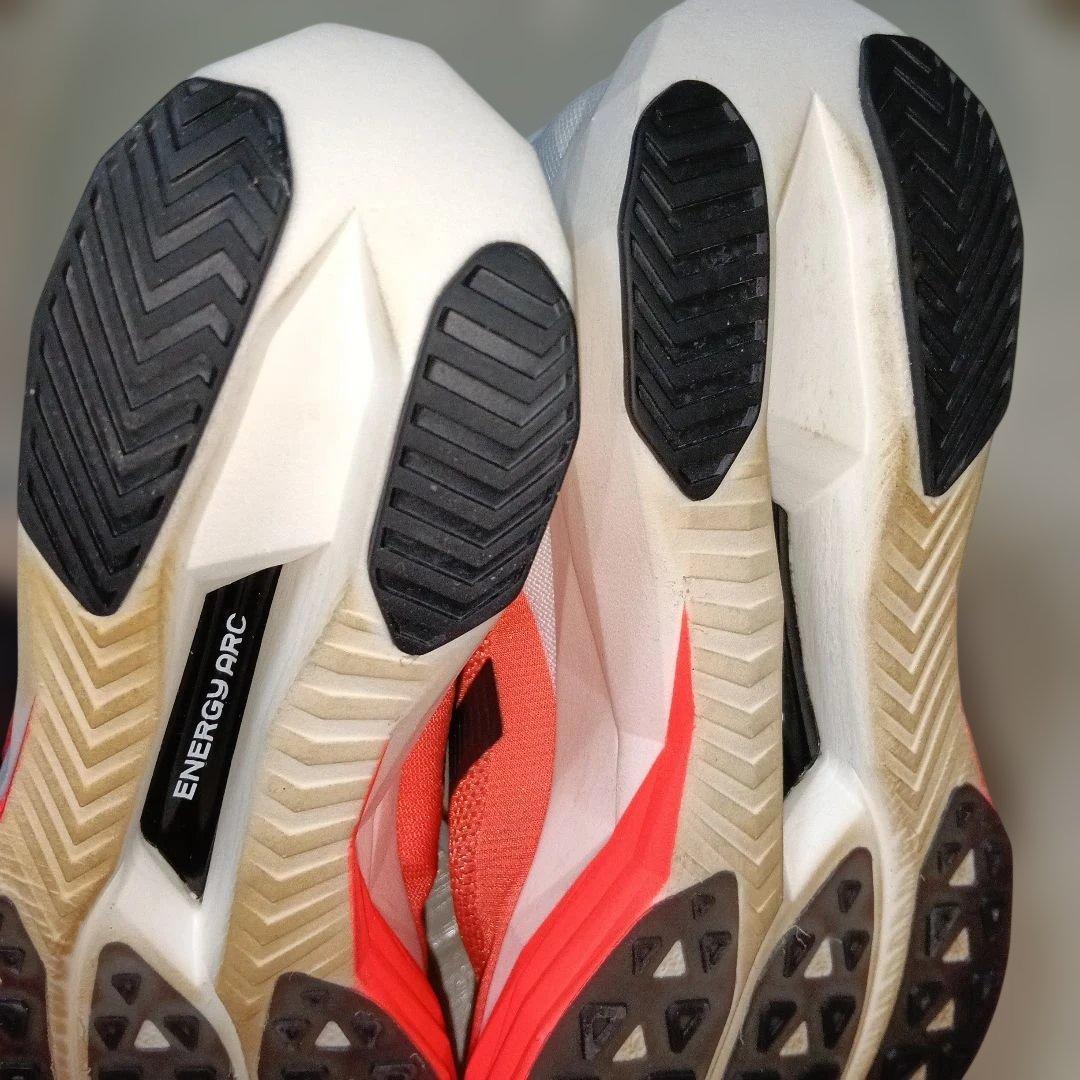 ニューバランスFuelCell SC ELITE V5 25.5cm