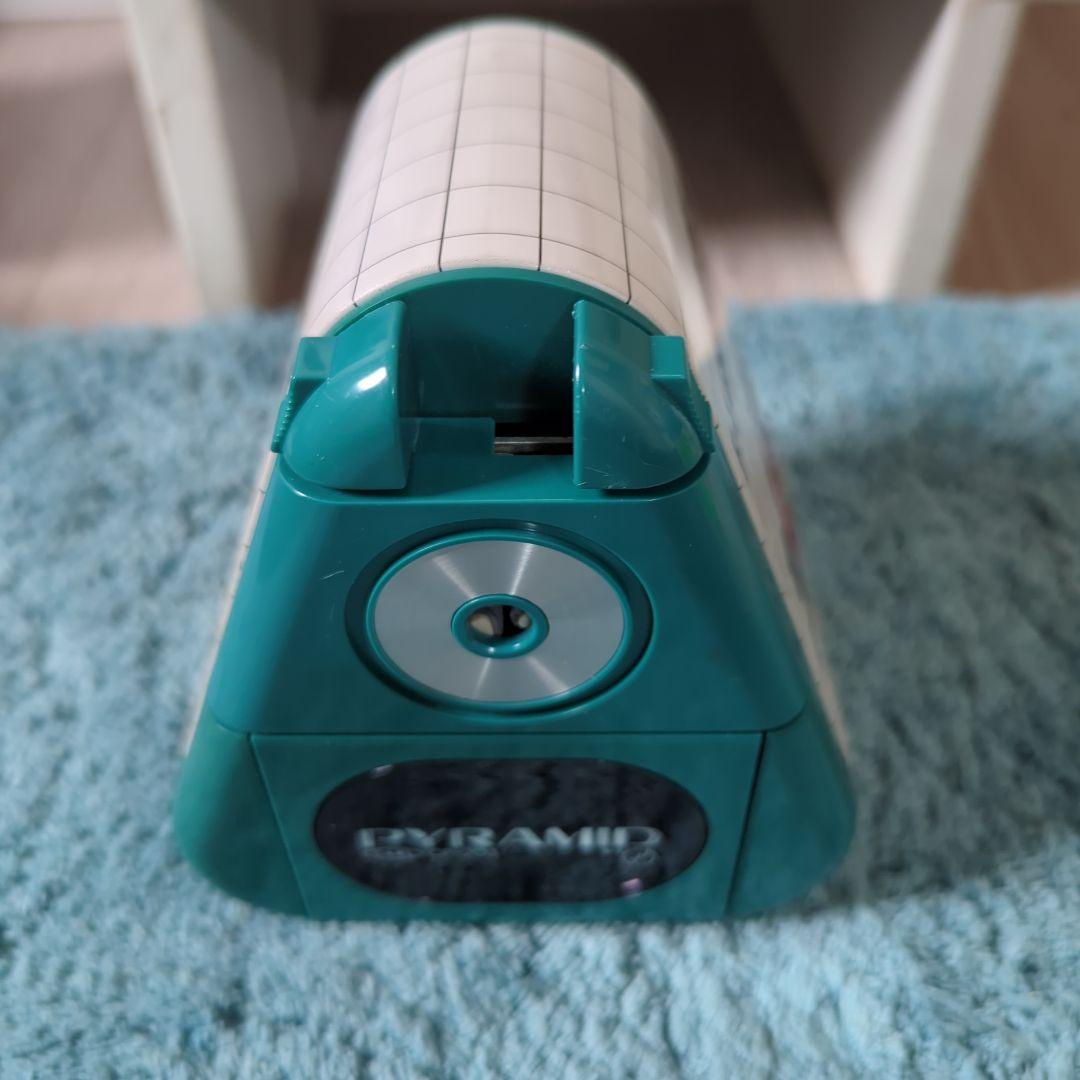 カール⚪ピラミッドえんぴつけずり⚪グリーン【新品　未使用品】