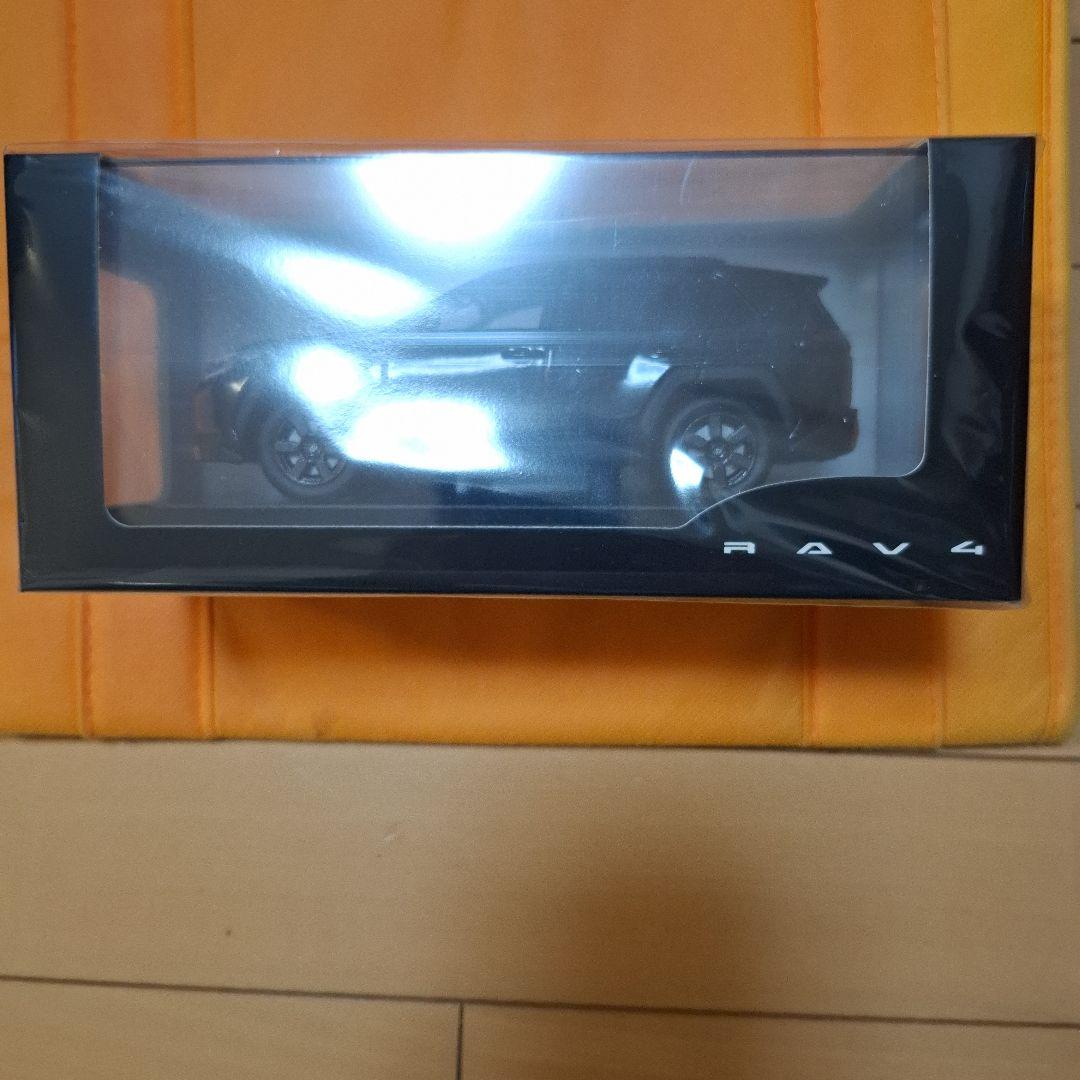 新型 RAV4アドベンチャー 1/30 ミニカーカラーアティチュードブラック