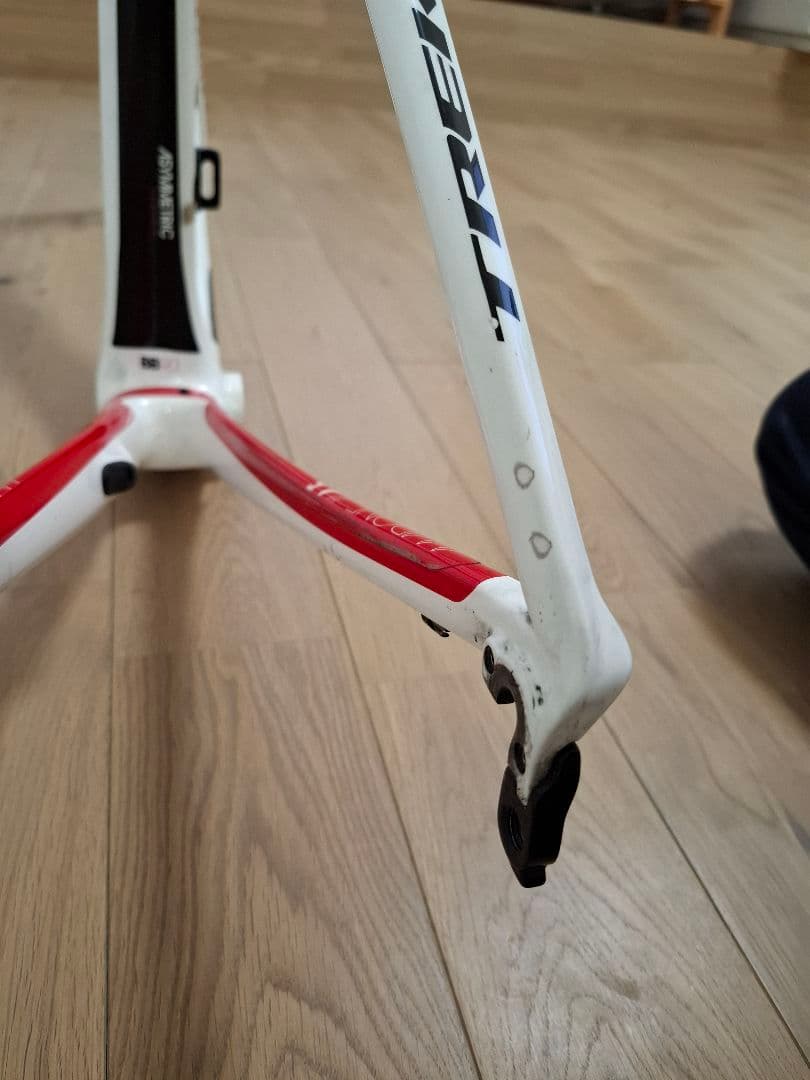 ま*ろ様 TREK MADONE4.5 フレームセット カーボンフレーム　56サ