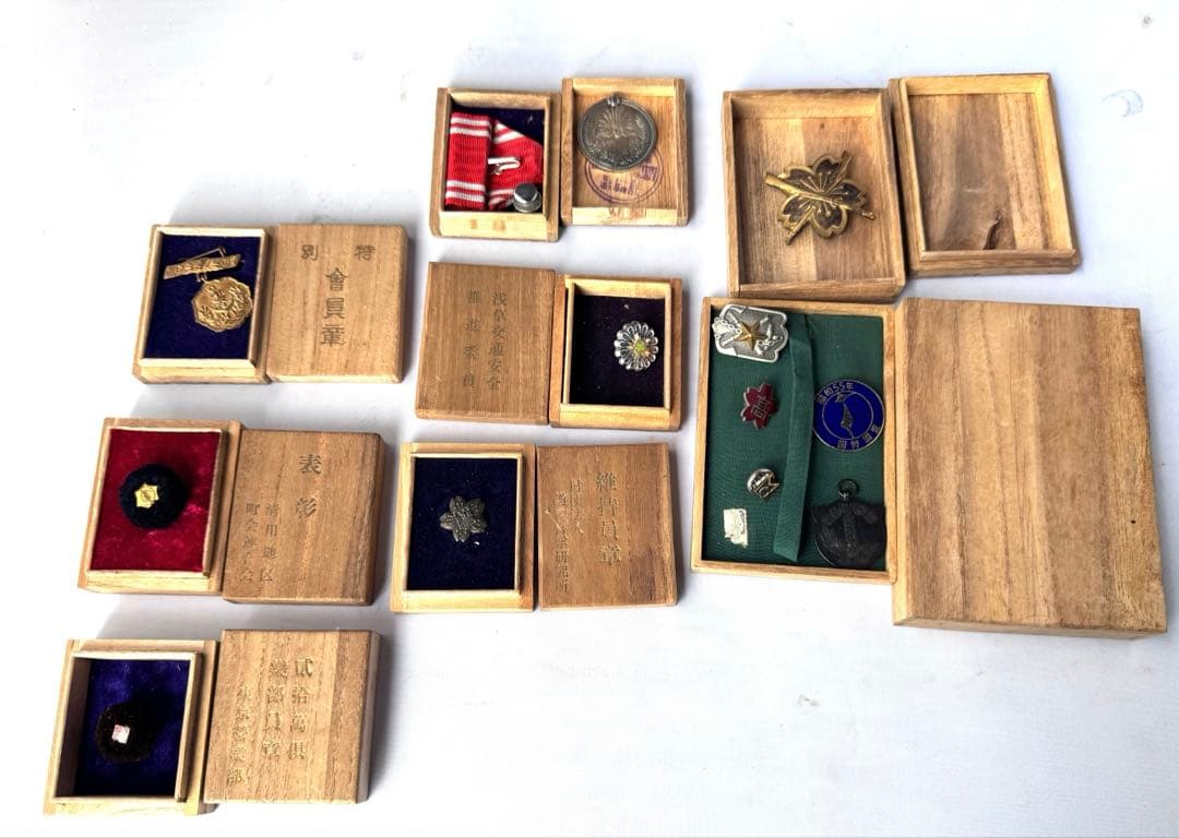 アンティークコレクション 紫色の装飾品