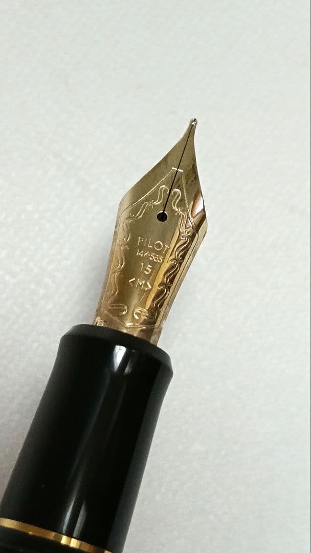 万年筆　PILOT CUSTOM 823 ペン先14K 585 15 〈M〉