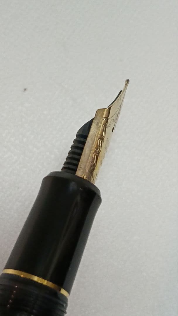 万年筆　PILOT CUSTOM 823 ペン先14K 585 15 〈M〉